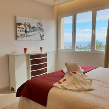 Fantastic Apartment In Front Of The Sea & Marina エステポナ エクステリア 写真
