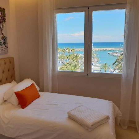 Fantastic Apartment In Front Of The Sea & Marina エステポナ エクステリア 写真
