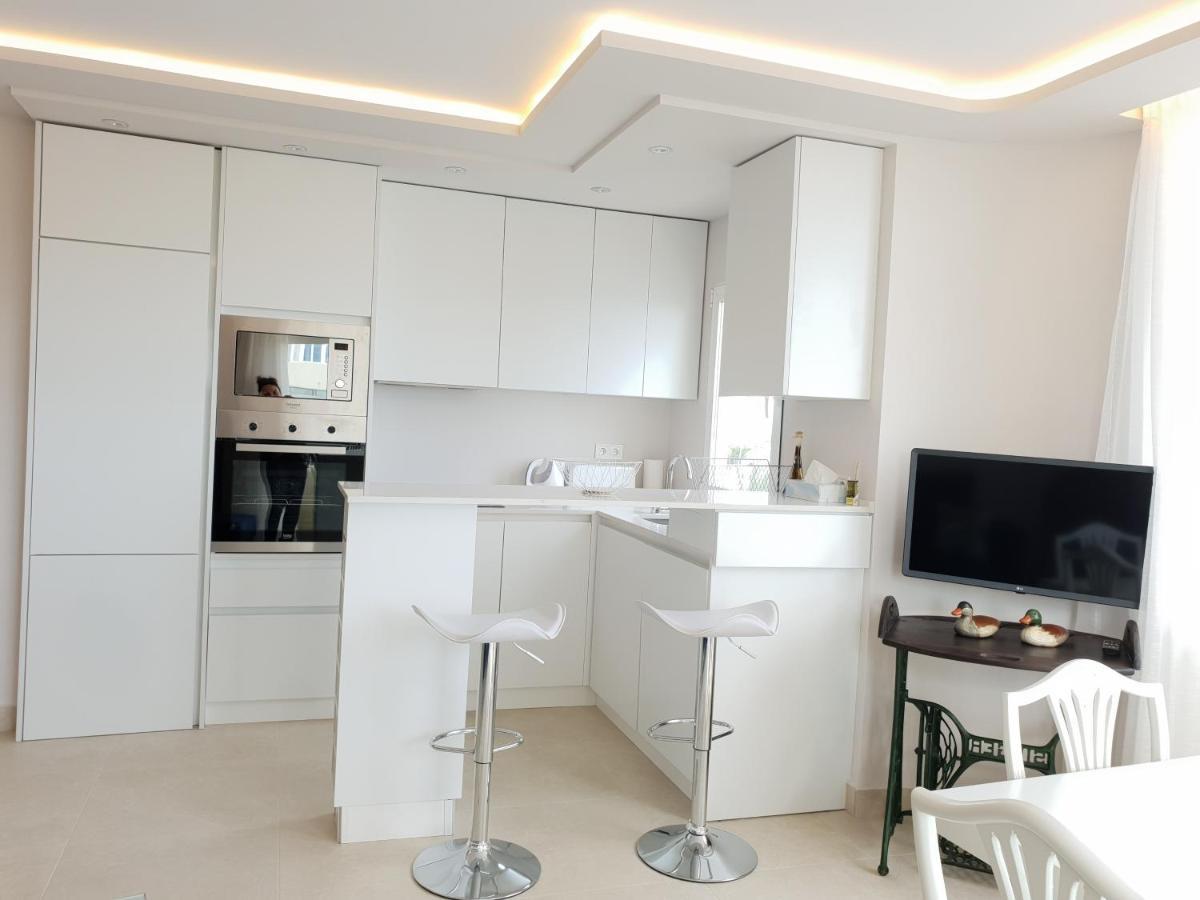 Fantastic Apartment In Front Of The Sea & Marina エステポナ エクステリア 写真