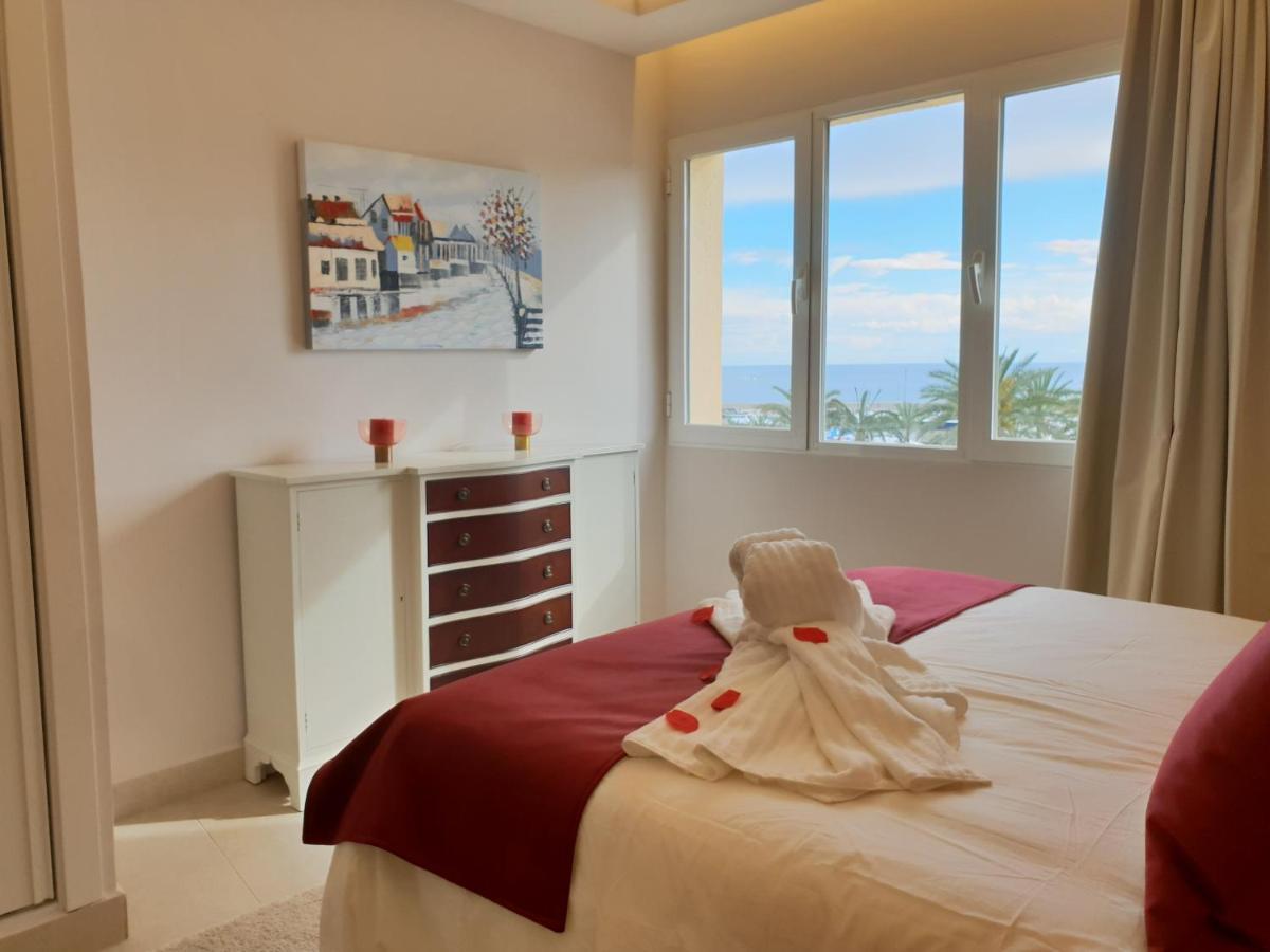 Fantastic Apartment In Front Of The Sea & Marina エステポナ エクステリア 写真