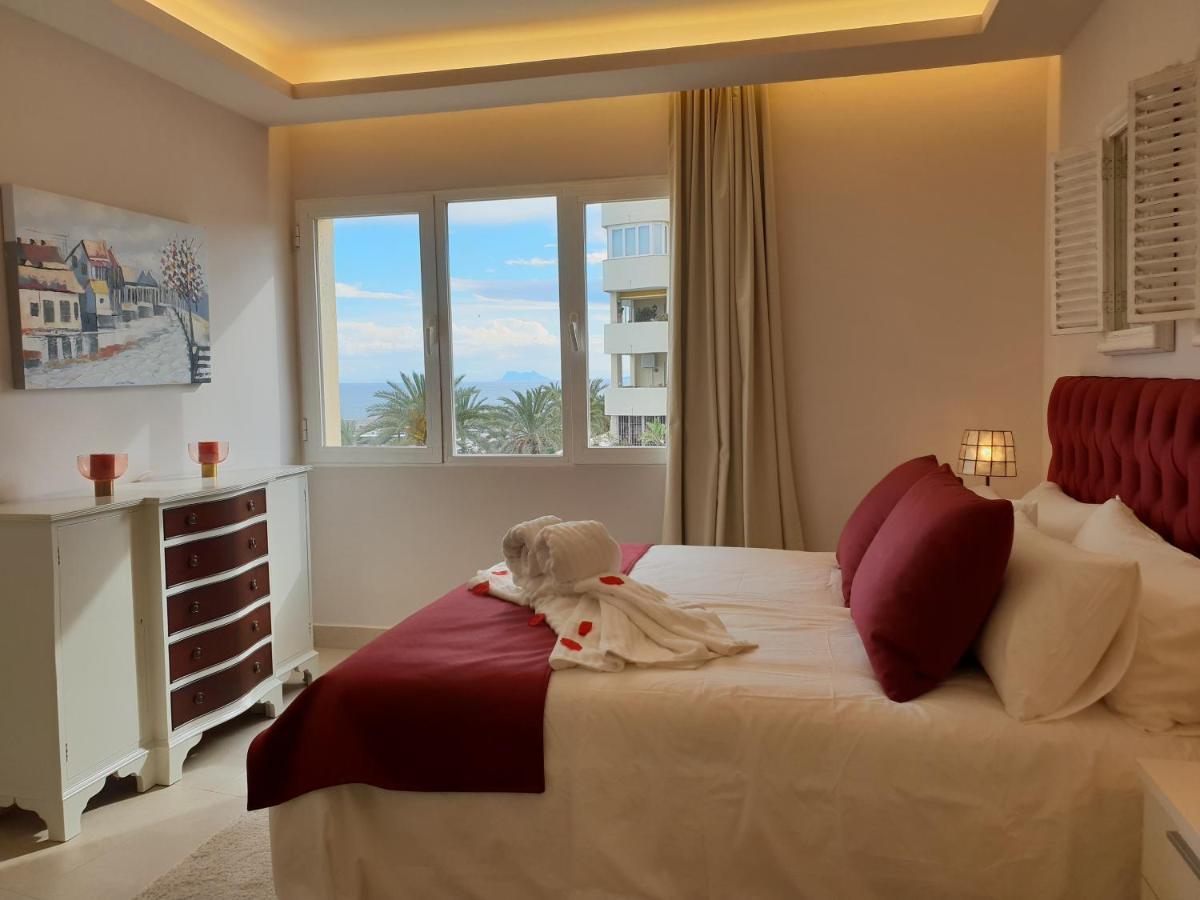 Fantastic Apartment In Front Of The Sea & Marina エステポナ エクステリア 写真