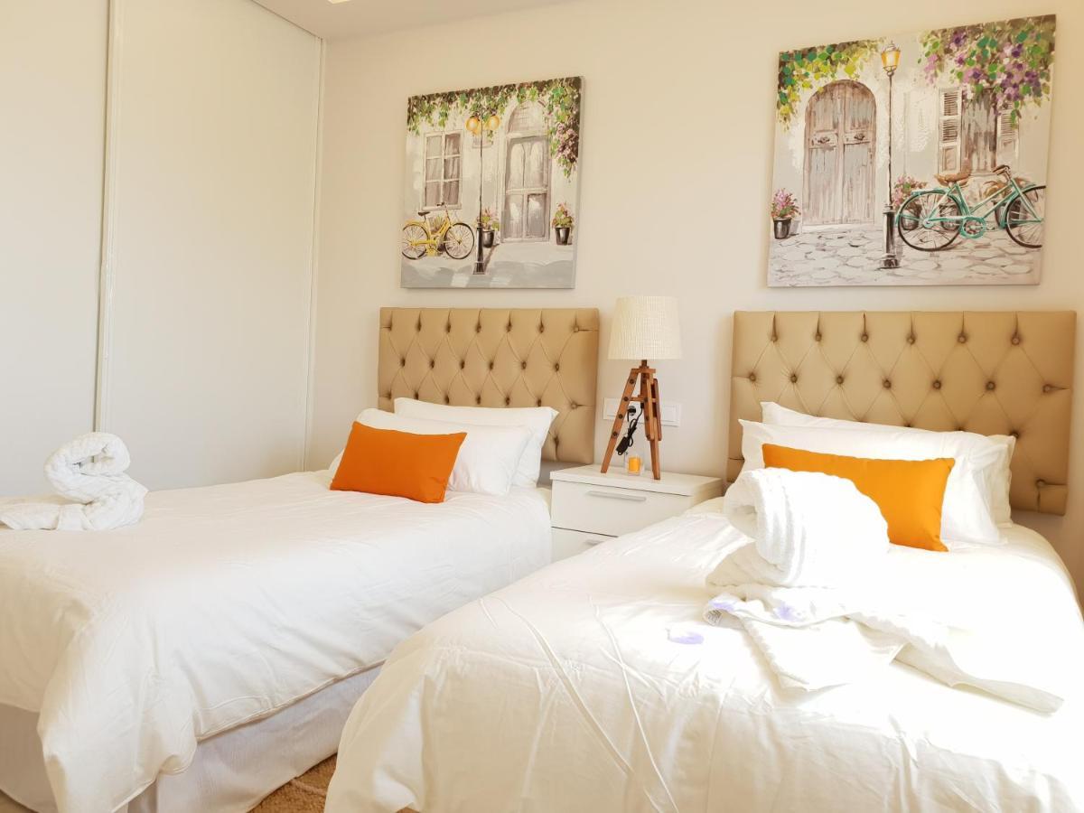 Fantastic Apartment In Front Of The Sea & Marina エステポナ エクステリア 写真