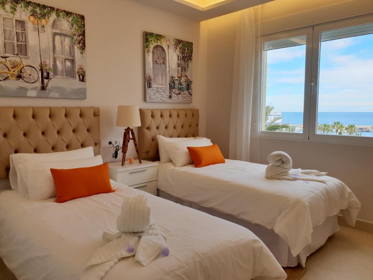 Fantastic Apartment In Front Of The Sea & Marina エステポナ エクステリア 写真